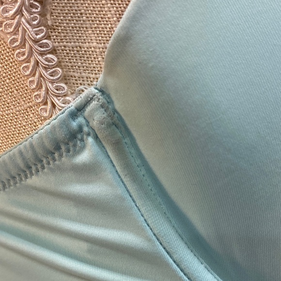 PINK Victoria's Secret size 36D Light teal Blue Underwire Bra supportive comfy - Picture 10 of 13